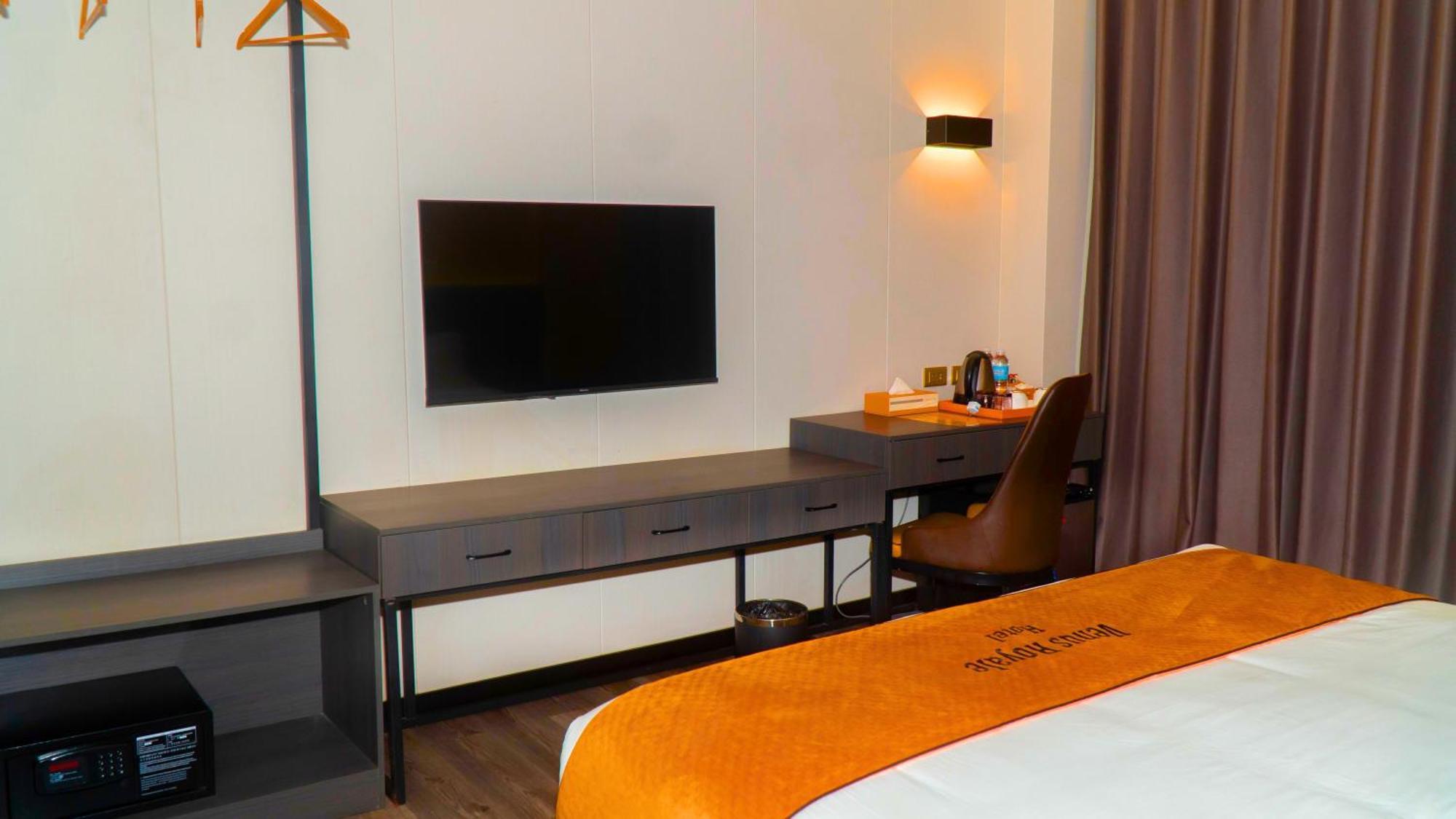 Venus Royale Hotel Coron Exterior photo